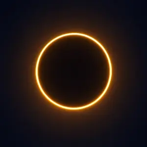 Primo piano di un'eclissi solare anulare che mostra il famoso anello di fuoco nel cielo.